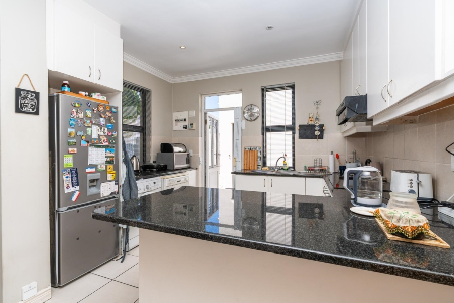 To Let 2 Bedroom Property for Rent in Royal Ascot Western Cape